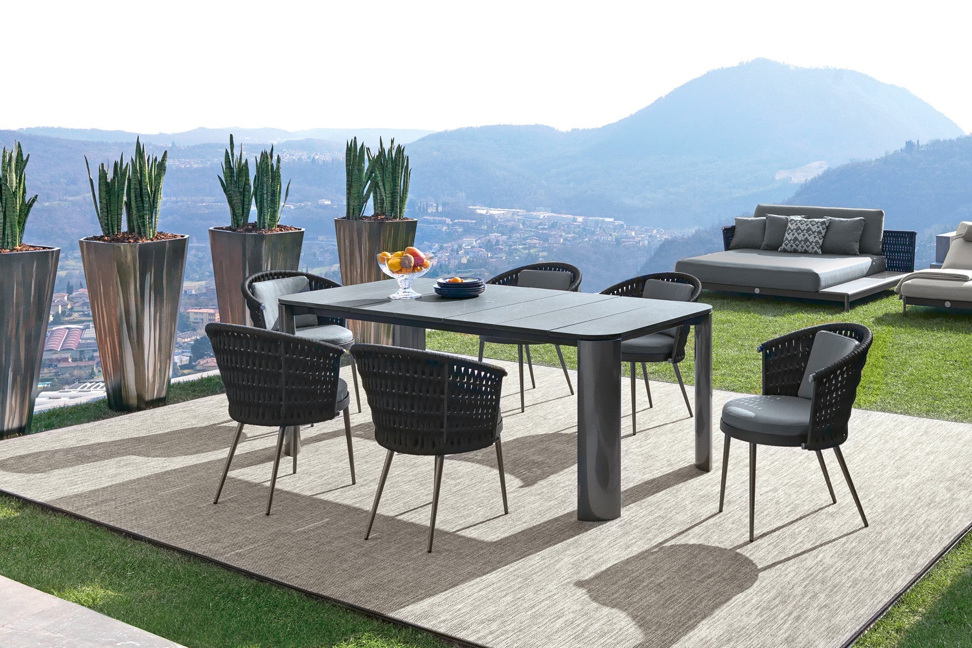 Outdoor Dining Tables