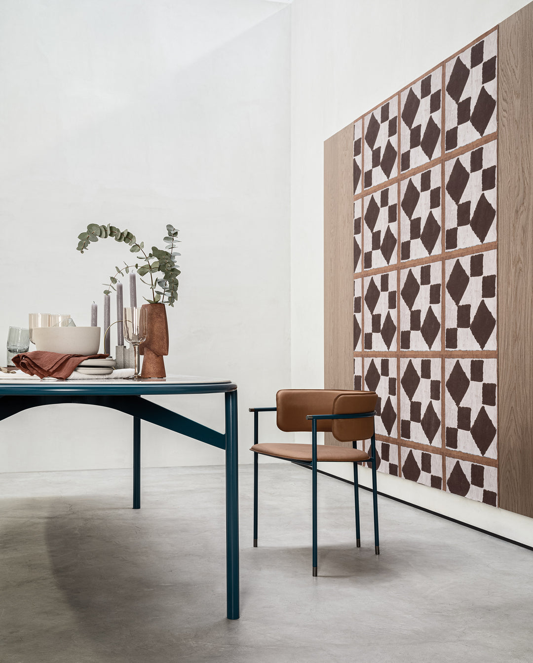 MESA DE COMEDOR FUCSIA