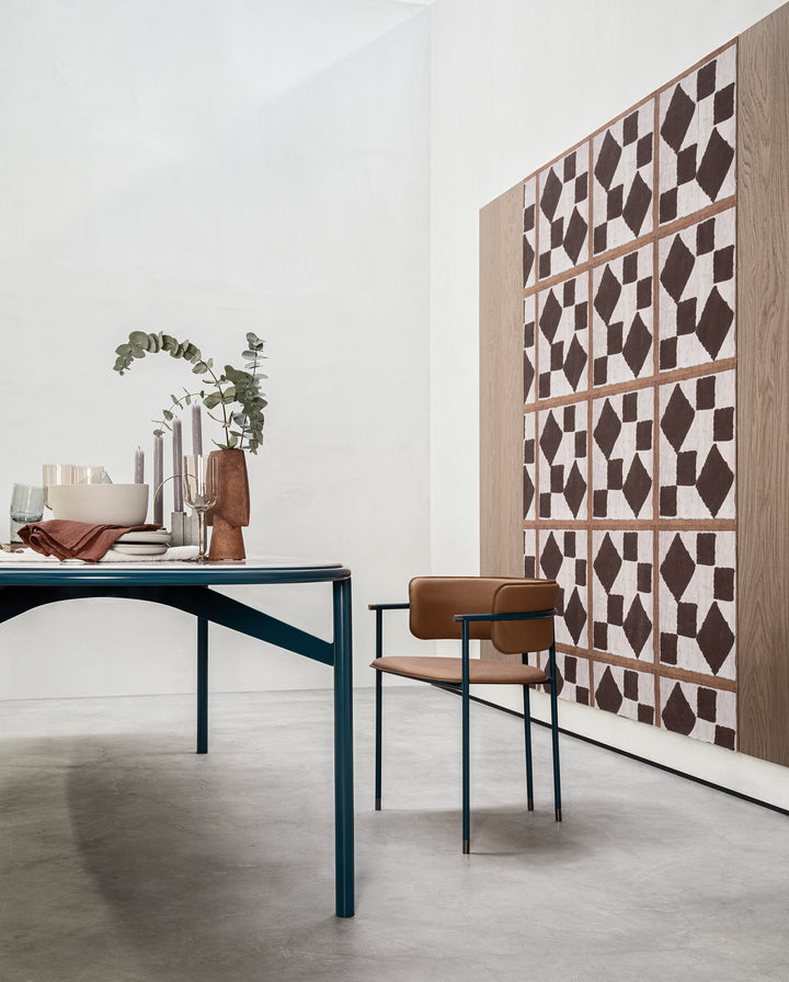 MESA DE COMEDOR FUCSIA