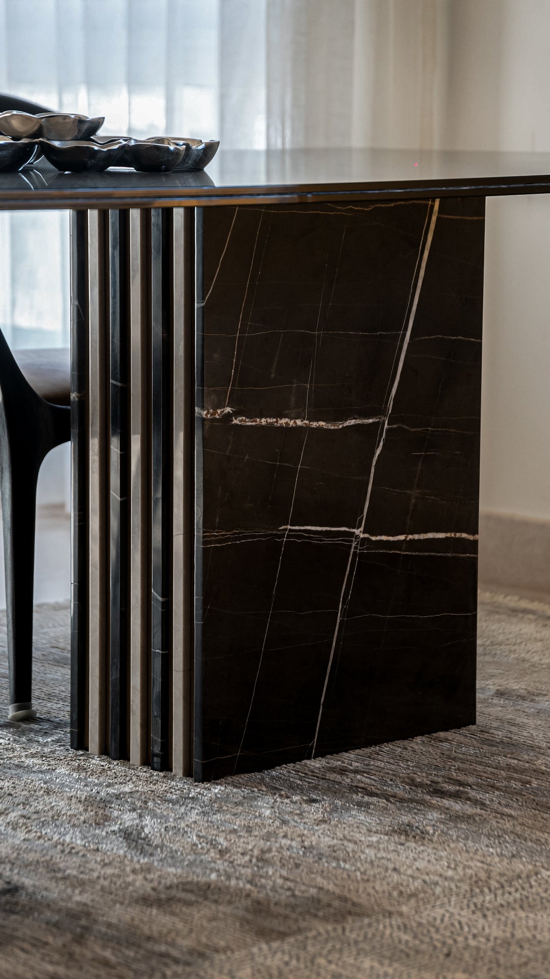 RIBBED+ DINING TABLE