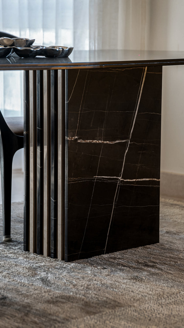 RIBBED+ DINING TABLE