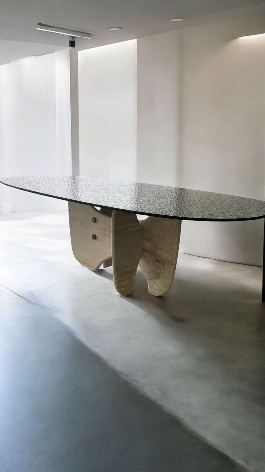 THE POMODORO DINING TABLE
