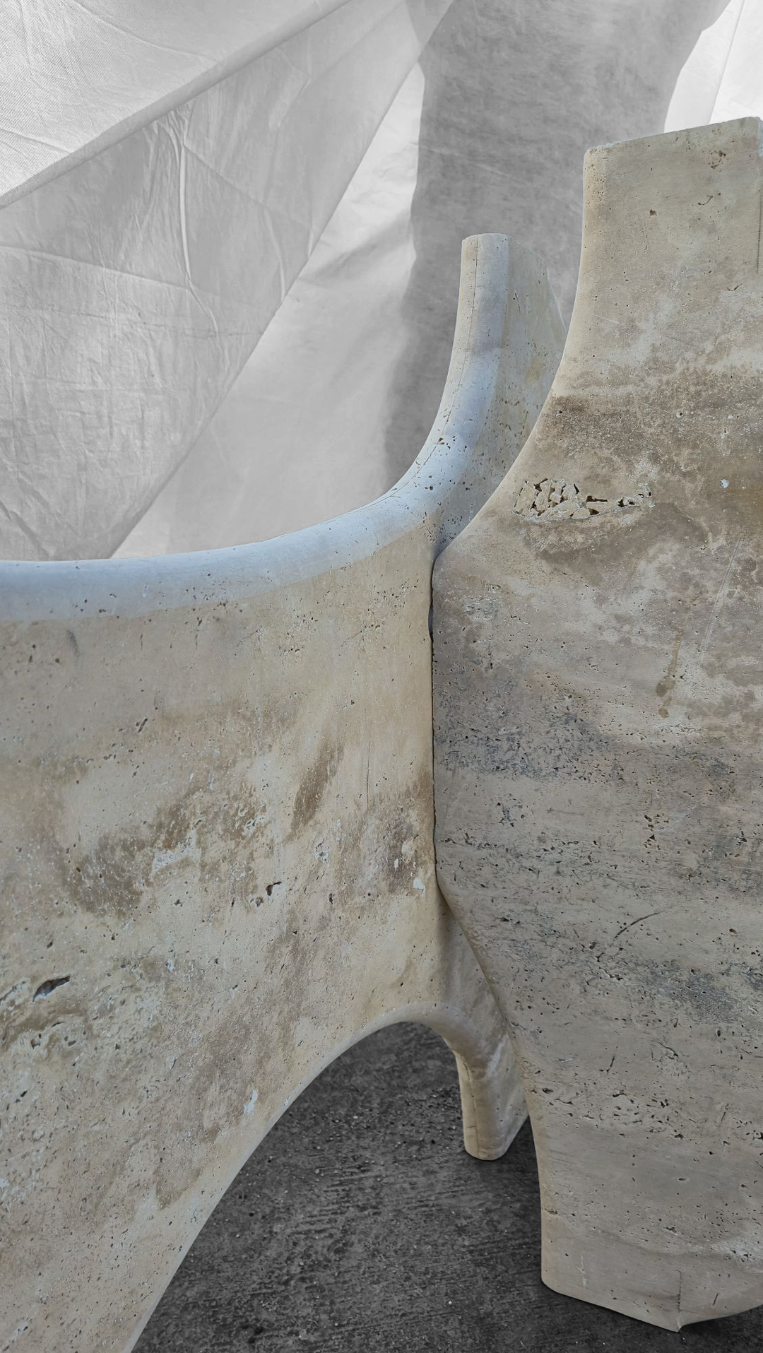 THE POMODORO DINING TABLE