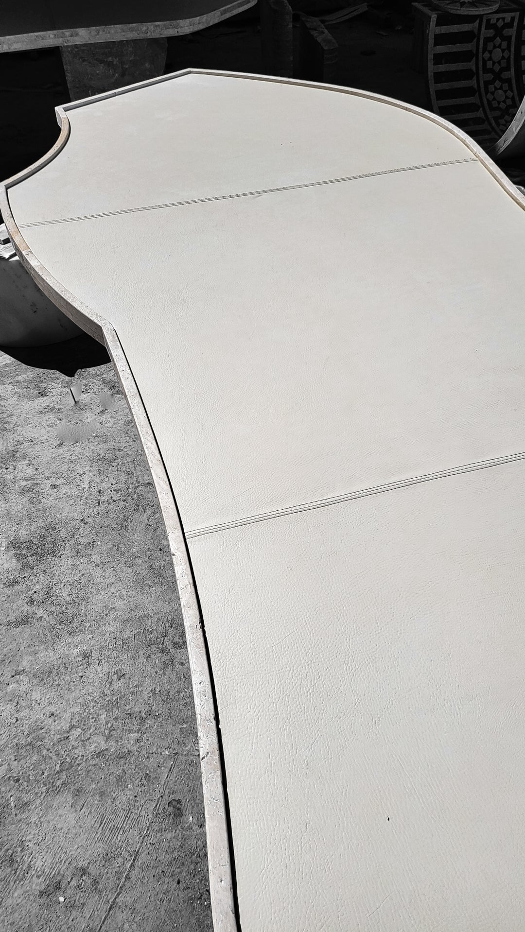 THE MOUNTAINS DINING TABLE