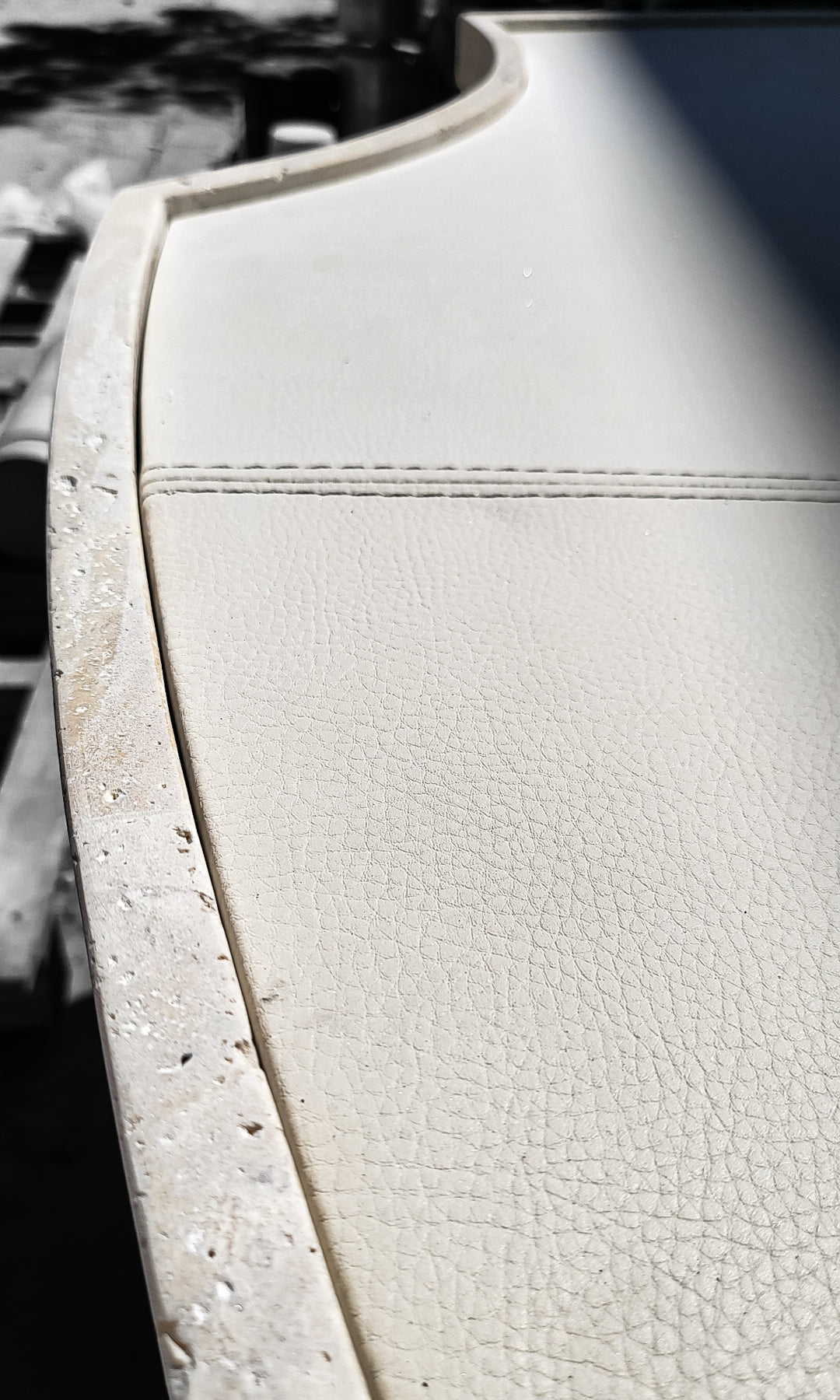 THE MOUNTAINS DINING TABLE