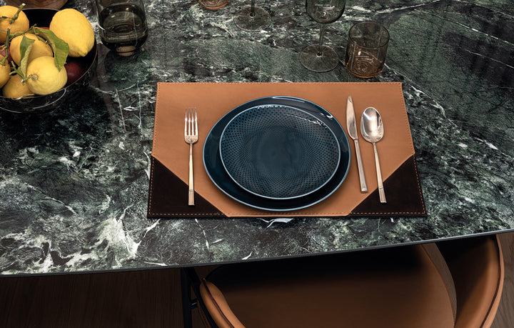 MESA DE COMEDOR FUCSIA