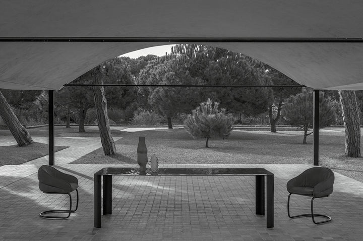 MESA DE COMEDOR FUCSIA