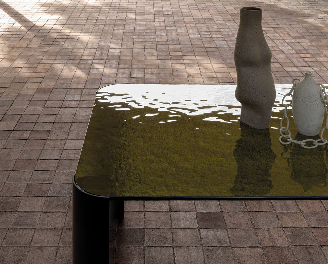 MESA DE COMEDOR FUCSIA