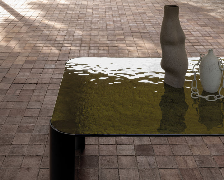 MESA DE COMEDOR FUCSIA