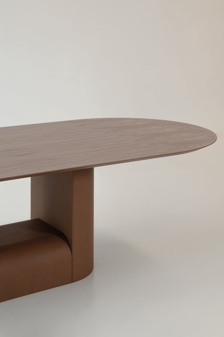 MESA DE COMEDOR FUCSIA