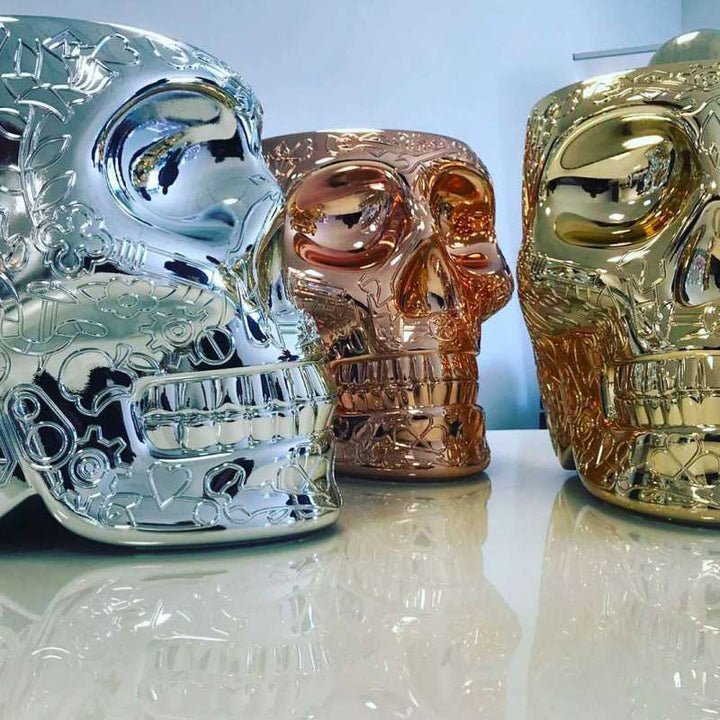 TABURETE Y MESA AUXILIAR MÉXICO ACABADO METAL